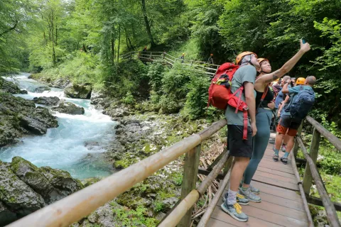 Vstop v sotesko Vintgar bo ta dan med 7. uro in 18.30 za vse obiskovalce brezplačen. / Foto: Tina Dokl, arhiv Gorenjskega glasa
