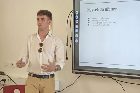 Miha Okorn je obiskal učence na svoji nekdanji osnovni &scaron;oli in jim predstavil pot do elitne ameri&scaron;ke univerze.&nbsp;/ Foto: &Scaron;pela &Scaron;imenc