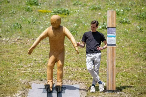 Odkritje kipa in slovesnost v čast svetovnemu rekordu Domen Prevc PlanicaNa fotografiji Domen Prevc smučarski skakalec svetovni rekorder / Foto: Nik Bertoncelj