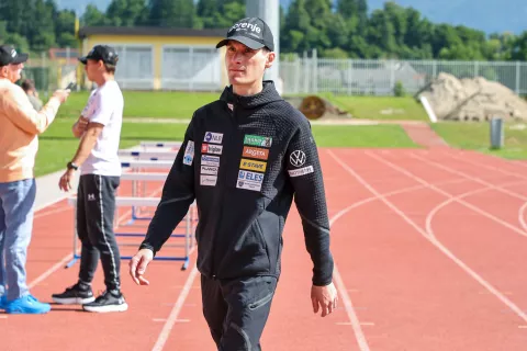 skakalci ženska moška A ekipa stadion športni park Kranj na fotografiji Domen Prevc / Foto: Tina Dokl