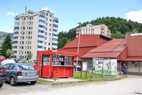 blok kiosk Železniki / Foto: Tina Dokl