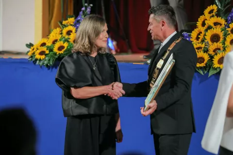 podelitev občinska občinskih priznanj priznanja na slavnostni seji občinskega sveta občine občina Vodice častna občanka občine Hedvika Rosulnik in Aco Franc Šuštar župan / Foto: Tina Dokl