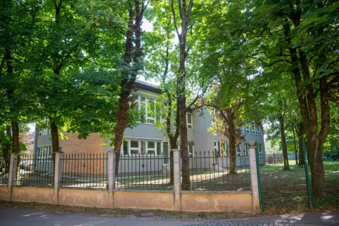 Stavba nekdanje trgovske šole v Kranju / Foto: Primož Pičulin