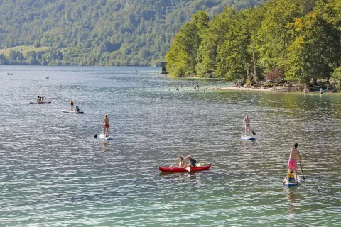 občina Bohinj jezero turisti / Foto: Tina Dokl