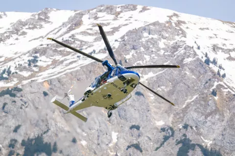Simbolična fotografija helikopter Slovenska policija in vaja helikoptersko reševanje Gorske reševalne službe / Foto: Nik Bertoncelj