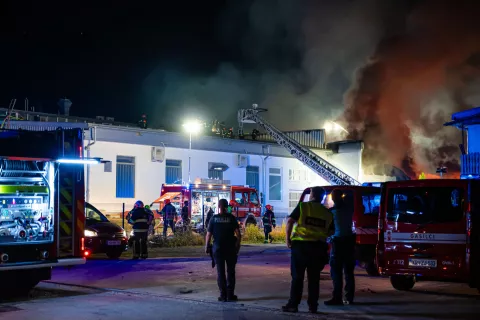 Požar Zgoša industrijska cona Begunje na Gorenjskem / Foto: Nik Bertoncelj