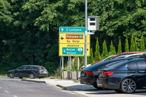 Blejska Dobrava omejitev 30 km/h in radar / Foto: Nik Bertoncelj