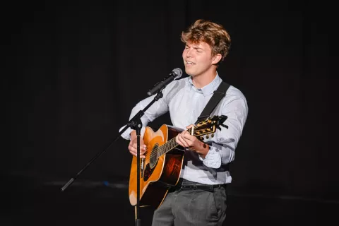 Podelitev županjine petice odličnjaki Občina Kranjska GoraNa fotografiji glasbenik Martin Gomboc / Foto: Nik Bertoncelj