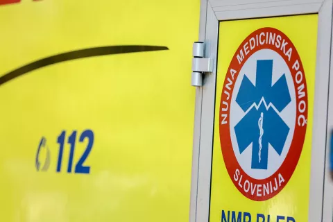 simbolična reševalec motorist rešilec reševalno vozilo  112 nujna medicinska pomoč zdravstveni dom Bled / Foto: Tina Dokl