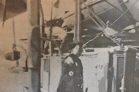 Kitajski minister, ki se povzpenja na SMS Kaiserin Elisabeth.  / Foto: Arhiv Avtorice