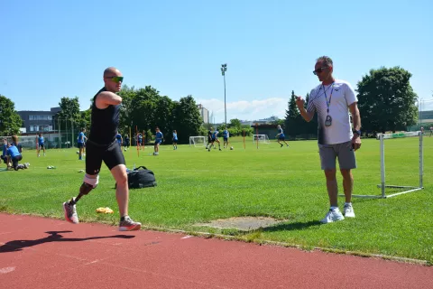 Kristijan Tramte trenira pod vodstvom Romana Kejžarja. Z novo protezo, za katero poteka zbiranje sredstev, bi bil lahko še hitrejši. / Foto: Maja Bertoncelj