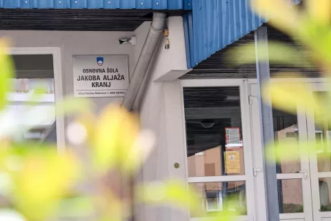 Pristojno ministrstvo mora v skladu z zakonom v osmih dneh imenovati vršilca dolžnosti ravnatelja Osnovne šole Jakoba Aljaža Kranj. / Foto: Tina Dokl