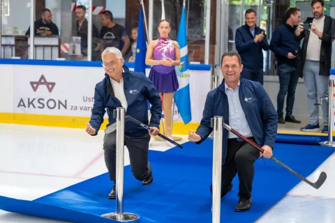 Odprtje Ledena dvorana Bled in tekma hokejskih legendNa fotografiji Anton Mežan Toni župan Občina Bled in Matjaž Han minister za gospodarstvo, turizem in šport / Foto: Nik Bertoncelj