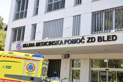 V blejski urgentni ambulanti poleti vsak dan obravnavajo od dvajset do trideset turistov oziroma tujih državljanov. / Foto: Tina Dokl