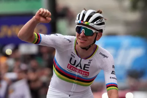 Tadej Pogačar tudi v letošnji sezoni niza zmage. V soboto ga ni ustavil niti padec. / Foto: Dpa/sta, Arhiv