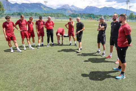 nogometni klub Triglav nogomet trening novo vodstvo, na fotografiji Dejan Djuranović glavni trener z igralci / Foto: Tina Dokl