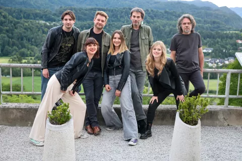 Radovljiško poletje četrtki na trgu rokodelski sejem okusi Radolce koncert Linhartov trg turisti poletje občina Radovljica glasbena skupina Bluzers / Foto: Tina Dokl
