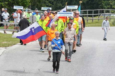 Letos so pohodniki že devetintridesetič krenili na Triglav – na pot, ki združuje spoštovanje do zgodovine, domoljubje in poklon svobodi. / Foto: Tina Dokl