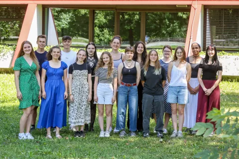 matura 2025 gimnazija Škofja loka zlati maturanti / Foto: Tina Dokl