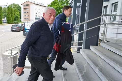 RAIFFEISEN LEASING d.o.o. proti Občina Cerklje na Gorenjskem Franc Čebulj / Foto: Tina Dokl