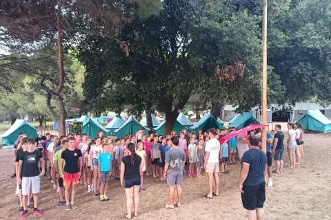 Na letovanje v Savudrijo je Gasilska zveza Škofja Loka v minulih dveh tednih peljala skoraj dvesto otrok. / Foto: Arhiv Gz Škofja Loka