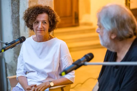 Torkov kulturni vdih: Srečanje z nagrajenko Prešernovega sklada Majo Haderlap v Galeriji Prešernovih nagrajencev v Kranju / Foto: Primož Pičulin