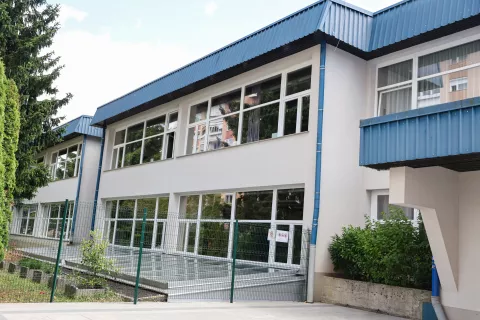 Za vršilko dolžnosti ravnateljice OŠ Jakoba Aljaža Kranj so v ponedeljek imenovali Heleno Mazi Golob. / Foto: Tina Dokl