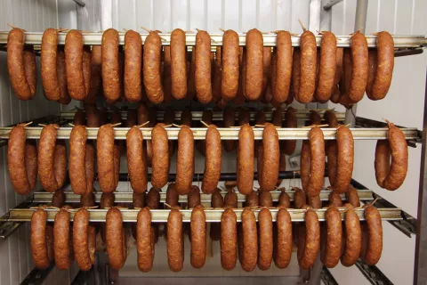 V okviru priprav na kmetijsko-živilski sejem v Gornji Radgoni so ocenjevali tudi mesne izdelke. / Foto: Cveto Zaplotnik