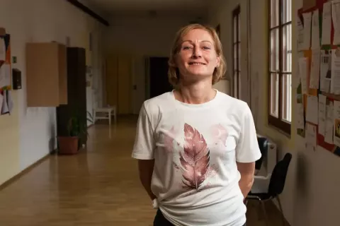 Neva Veštan, prejemnica priznanja Andragoškega centra Slovenije: »V težkih trenutkih mi je najbolj pomagala tista verzija mene, ki ni obupala.« / Foto: arhiv Andragoškega centra Slovenije