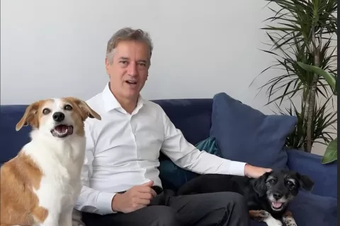 Predsednik vlade Robert Golob: "To je zakon, ki jasno pove: žival je čuteče bitje." / Foto: Posnetek Zaslona