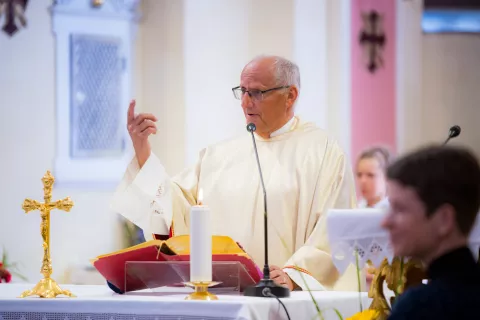 Maša v cerkvi Sv. Ane v Tunjicah ob 40. letnici maševanja Pavla Juhanta in koncert Jureta Goručana / Foto: Primož Pičulin