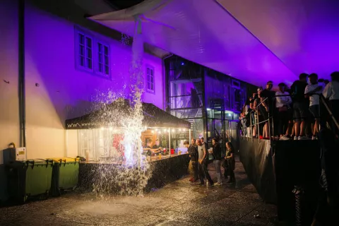 Na Kranfestu tudi nebo ne zdrži brez ritma / Foto: Primož Pičulin