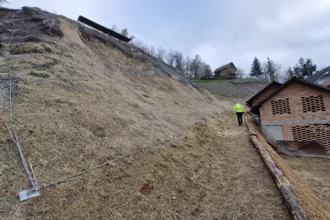 Na območju kamniške občine se je za čas ujme sprožilo več kot 250 plazov. Do sedaj so jih uspešno sanirali 49. / Foto: Občina Kamnik