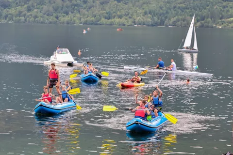 Bohinjsko jezero čoln jadrnica gneča Bohinj / Foto: Tina Dokl