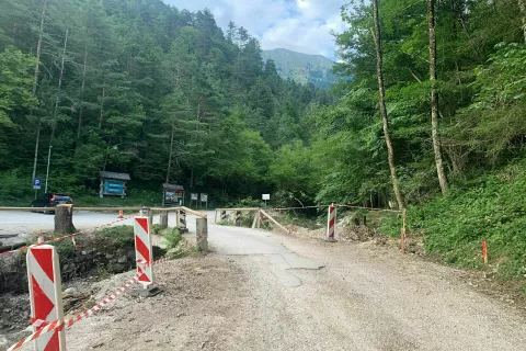 Most pri gostišču Draga bodo zamenjali z novim, za čas gradnje bo urejen začasen dostop. / Foto: Marjana Ahačič
