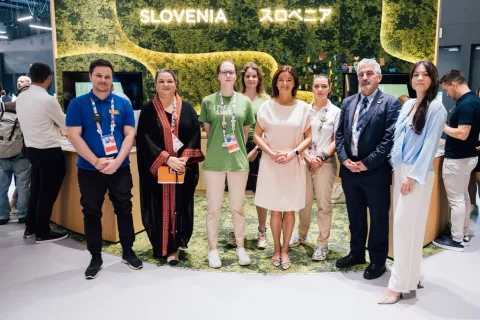 Del ekipe vključno z ddr. Miho Markljem (levo) ob obisku zunanje ministrice in podpredsednice vlade Tanje Fajon na Expu / Foto: arhiv Ministrstva za zunanje in evropske zadeve