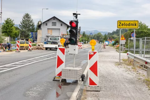 Dela naj bi bila predvidoma zaključena do konca avgusta. / Foto: Tina Dokl