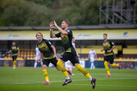 Nogometaši Kalcer Radomlje so se veselili prve zmage v novi sezoni, ki je bila še slajša, saj so premagali sosede iz Domžal. Junak tekme je bil z dvema zadetkoma Matej Malenšek. / Foto: Matic Zorman