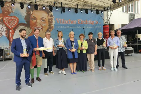 Slovenski gostje v družbi župana Beljaka Güntherja Albela / Foto: arhiv udeležencev