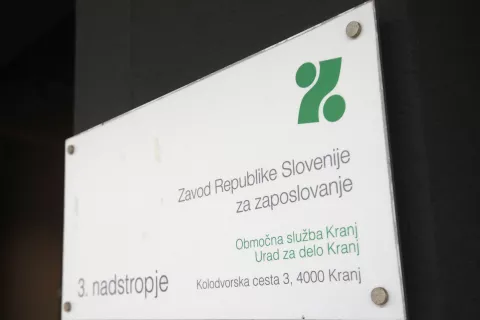 znak tabla stavba Zavod za zaposlovanje enota KranjZavod Republike Slovenije za zaposlovanje, Območna služba in Urad za delo / Foto: Gorazd Kavčič