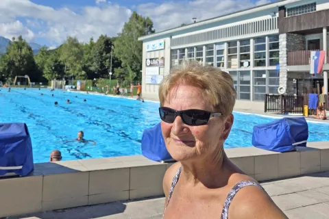 Ana Radovan, Domžale: »Poleti veliko hodim na kamniški bazen, ki mi je všeč zato, ker se res lahko naplavam. Imam letno karto, ki se mi zdi zelo ugodna. Letos sem bila en teden tudi na morju, s kolegico sva se odpravili na Krk, kjer ima njen sin počitniško hišico.« / Foto: Špela Šimenc