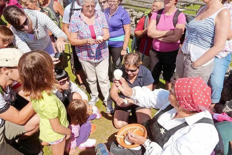 Delavnica izdelave trničev / Foto: arhiv Gorenjskega glasa
