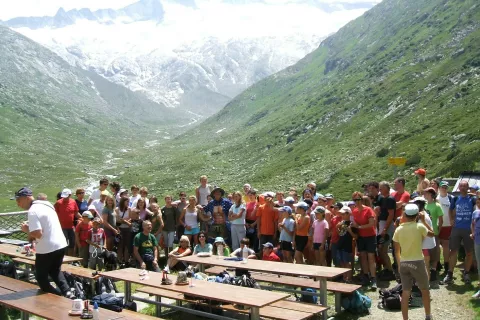 Planinsko društvo Dovje - Mojstrana se že 36 let udeležuje planinskega tabora treh dežel Alpe-Adria-Alpin. / Foto: arhiv MO PD Dovje - Mojstrana