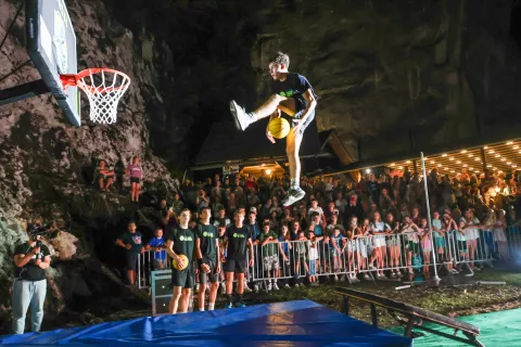 Bohinjska noč 2025 Akrobatska skupina Janezi / Foto: Tina Dokl