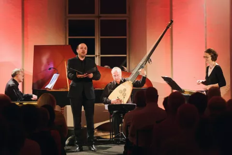 La Gioia Armonika; ansambel, ki je navdušil na prvem koncertu 43. Festivala Radovljica, se posveča predvsem raziskovanju baročnega repertoarja za oprekelj. / Foto: Jana Jocif, Festival Radovljica