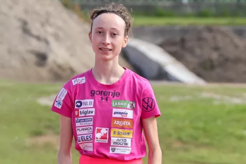 skakalci ženska moška A ekipa stadion športni park Kranj na fotografiji Nika Prevc / Foto: Tina Dokl