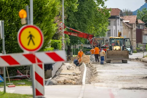 Gradnja ceste Občina Radovljica Gorenjska cesta / Foto: Nik Bertoncelj