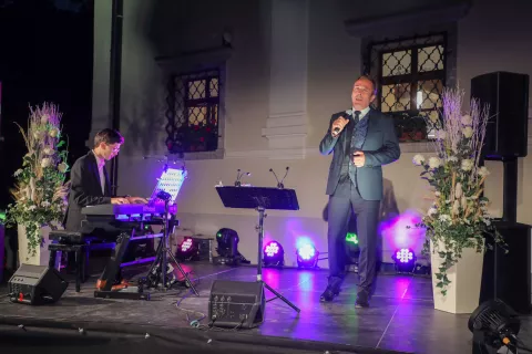 koncert družina Triler Maja Janez Jan dvorec Visoko pri Poljanah / Foto: Tina Dokl