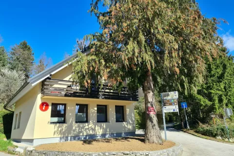 Zavod za turizem Preddvor postaja Zavod za turizem, kulturo, šport in mladino Preddvor. / Foto: Alenka Brun