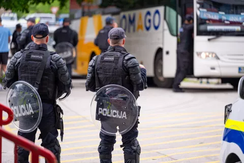 Nogometna tekma NK Jesenice proti NK IzolaPolicijska prisotnost na tekmi / Foto: Nik Bertoncelj